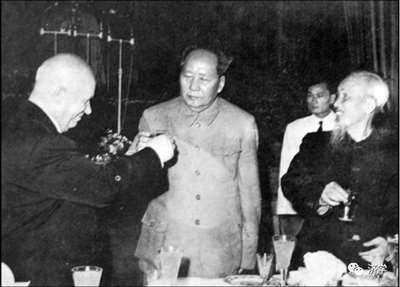 毛主席逝世后,经过了几十年的实践,人民群众对毛主席的想法说法做法,有了新的领悟,对毛主席的底线思维当然同样也有了比较深的领悟,而那些对此还缺乏领悟者就容易被老百姓看出破绽。