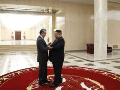 朝鲜最高领导人金正恩会见王毅