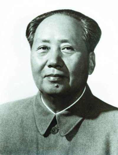 1965年5月毛主席重上井冈山，这是一个重大的历史事件，具有深远的文化影响——对于人们的思维习惯的改变起到了不可替代的作用。