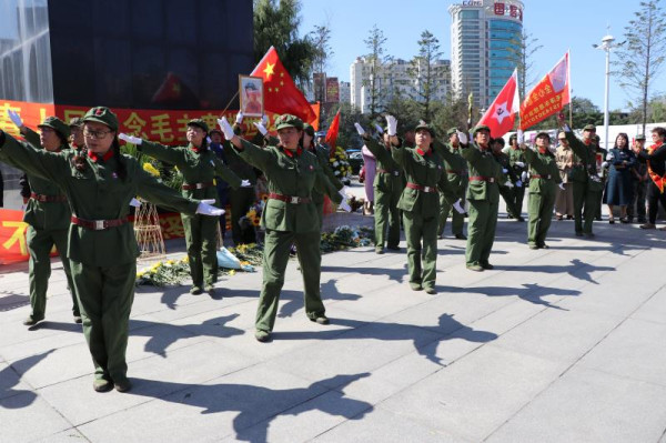 长春市各界人民群众隆重纪念毛主席逝世42周年
