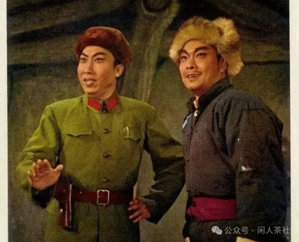 在中国文艺史上,有一个绕不过去的话题:样板戏。从《红灯记》到《智取威虎山》,从《沙家浜》到《红色娘子军》,这些诞生于半个多世纪前的作品,至今仍在舞台上常演不衰,许多唱段早已成为中国人集体记忆中的文化基因。“临行喝妈一碗酒,浑身是胆雄赳赳”“这个女人不寻常”……这些旋律一响,无数人便能脱口而出。样板戏何以具有如此持久的生命力?答案,就藏在毛主席那一句掷地有声的追问中:“我们的文艺是为什么人的?”