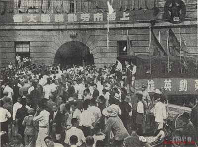拿新大众文艺和新人民文艺所塑造的人民形象来对比，我们可以看出新大众文艺塑造的人民形象实质上模糊淡化了阶级立场，也缺乏批判现实本质的能力，没有写出真正的人民形象。