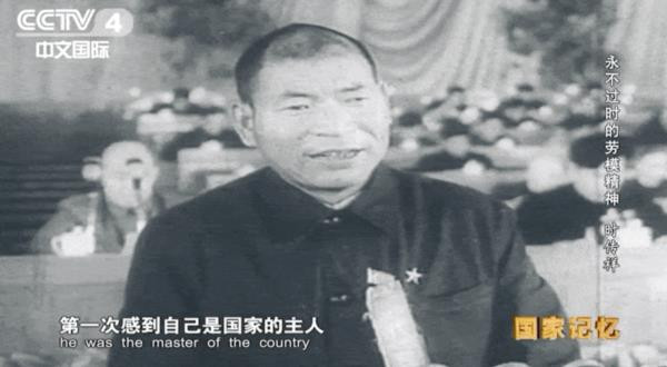 旧社会把人变成鬼,新社会把鬼变成人。我想,只有一个社会和它的制度改造了人的思想,改变了“人吃人”的环境之后,劳动者才能不卑不亢,不受践踏。我们更应该思考,是什么让这些农村的中老年大叔,还要靠抬轿来赚钱糊口?这样一份辛苦又危险的工作,竟然成为了他们的生计,他们为什么没有别的选择?