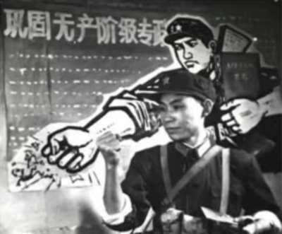 人们怀念部队顺口溜，不只是怀念难忘的部队岁月，而是怀念它是伟大时代的见证和产物。因为部队顺口溜，背后隐含着解放军是大学校，是大熔炉，是培育英雄淬炼英雄的见证，背后隐藏着千千万万英雄，背后潜伏着“全国学人民解放军”本源，顺口溜就是苦练杀敌本领，视人民如父母，把驻地当家乡的真实写照;背后是社会风气的缩影，映照着军营生活出奇的纯净，顺口溜就是昂扬向上朝气蓬勃的生动画面。