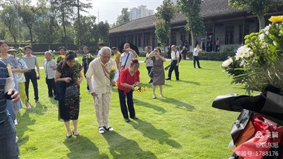 《武汉工农兵缅怀毛主席逝世48周年简讯》(图片)