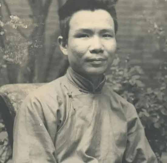 1927年,国家已经名义上统一,但国内政治形势复杂。后“大革命”语境对重新认识亭子间文化人而言十分重要。本文从后“大革命”语境出发重新考察,发现他们远远大于左翼文化人的范畴,还包括托派、国民党改组派、第三党等,是中国第三代激进主义者。亭子间文化人承载着大革命余绪,在20世纪二三十年代马克思主义传播过程中起着重要作用,与20世纪30年代上海新书业繁荣有直接关系。