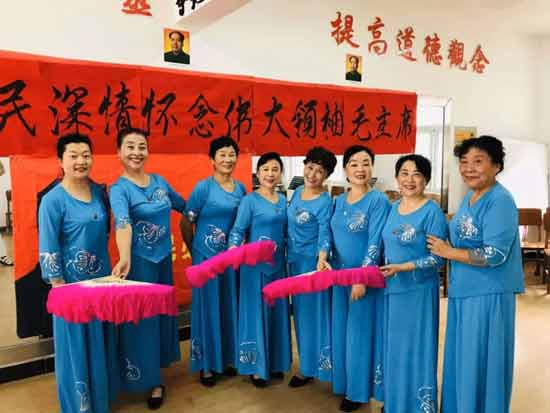 9月9日，襄阳人民深情怀念伟大领袖毛主席