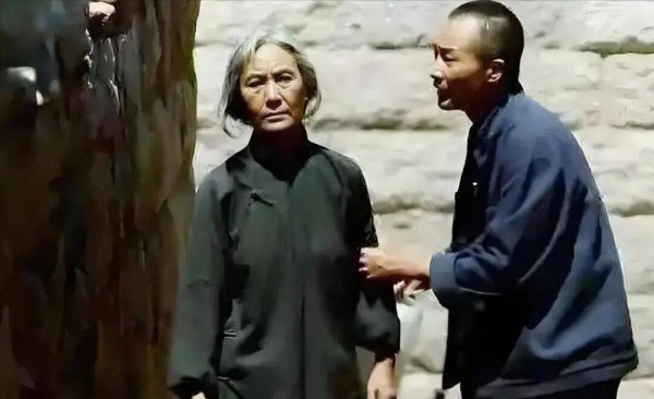 这是一场迟到的祛魅,是一个螺旋式的进步。毛主席那个被“错误”的晚年,通过该剧“真实的记录”令世人更清醒的重新认识