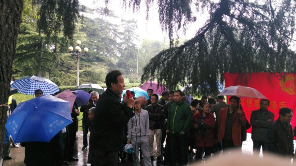 西安群众声援周秀云，强烈抗议法庭