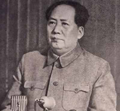 毛主席消灭资本主义，更是为了提高人民的社会幸福感和生活质量。这种幸福，不仅仅体现在物质财富的增加上，还包括劳动尊严的保障、社会关系的平等以及对未来生活的信心。在消灭资本主义的过程中，毛主席倡导全民参与生产和管理，让人民群众成为国家和社会事务的主人。这种参与感和归属感，是传统资本主义社会所无法提供的，它让人民在实际生活中感受到尊重、公正与权利，从而实现精神与物质的双重幸福。