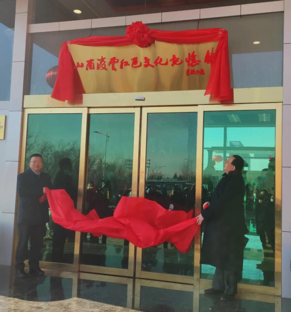 “红旗落地”的俄罗斯，“卫星”也从天上掉下来了！