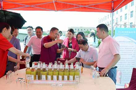 “河南食品安全消费体察行”活动走进南街村