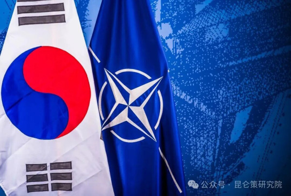 2026年7月7日，韩国总统李在明在北约防务工业论坛上抛出一枚重磅炸弹，提议将韩国与北约的防务合作，从单纯的武器交易升级为“韩国和北约国防工业伙伴关系2.0”，涵盖联合研发、生产与运用的全链条合作。