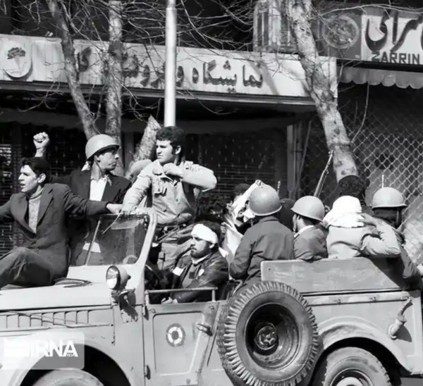 1979年的伊朗，在一片强烈反对声浪中，如何一步步走上神权政治？