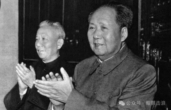 毛主席的批语,运用唯物史观系统阐述了马克思主义人性论的核心——人性本质在于社会性,而非抽象的道德或自然属性。在腐朽的人性论甚嚣尘上的当下具有重要现实启示。