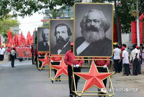 新中国的七十年，深刻改变了每个人、每个家庭的命运，深刻改变了国家和民族的命运，也深刻影响了世界的面貌。新中国七十年，我们每个人的家史、国史和世界史是相通的。中国的发展，既影响着每个普通人的生活，也构成世界历史的一部分。