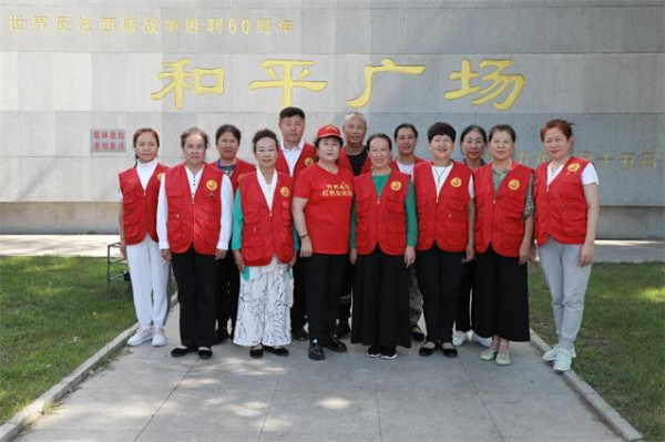 让广大市民铭记历史、赓续革命英雄的红色血脉,更加提升了“和平节”的文化内涵!