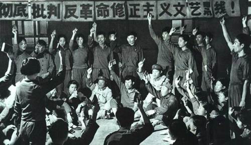 以市场经济原理对照学习毛泽东晚年思想(连环画)——纪念中国人民的伟大领袖诞辰一百二十周年