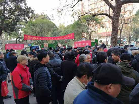 江西南昌人民群众纪念毛主席诞辰127周年活动实况