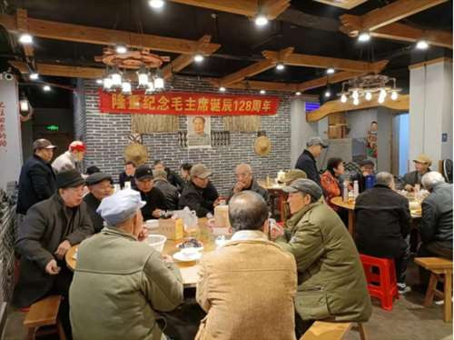 南昌市人民群众纪念毛主席诞辰128周年