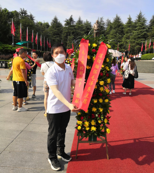在纪念毛主席逝世50周年纪念日，我真心希望，关于毛刘权力斗争的谣言可以早点终止。真心希望，经过50年的沉淀，摆脱情绪控制和个人命运禁锢的人们，能够认认真真说一句：还是毛主席是对的!