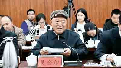 还是那句话，不要一味盯着老百姓的口袋，只要把分配问题解决好了，把贫富差距缩小了，把老百姓的后顾之忧解除完了，经济发展就是水到渠成的事。