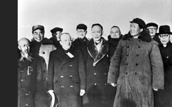 毛泽东:谦虚使人进步,骄傲使人落后!