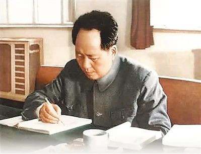 阶级斗争、生产斗争和科学实验,是建设社会主义强大国家的三项伟大革命运动,是使共产党人免除官僚主义、避免修正主义和教条主义,永远立于不败之地的确实保证,是使无产阶级能够和广大劳动群众联合起来,实行民主专政的可靠保证。