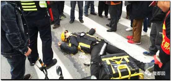 到底是谁在逼外卖骑手闯红灯、逆行、撞死人？