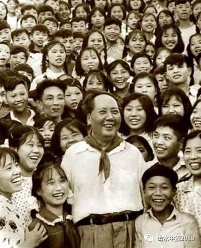 马列毛主义不是教条，而是行动的指南。要学习马列毛主义，也必须在实践中学、在实践中悟。比如，你只有深入社会，调查出社会上资本主义造成的种种危害，调查出雇佣劳动制度下底层人民的种种苦难，才能更深一步懂得，马克思为什么说资本的自由妨碍了人的自由，毛主席为什么说中国不能走资本主义道路。