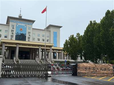 “有值得信任、可以求助的大人吗?”“没有。”五位接受采访的学员们都这么回答。