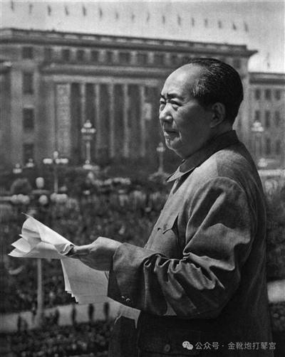 岂曰无碑,山河为碑; 何用留名,人心即名。 公者千古,私者一时。 毛主席万岁!