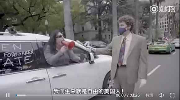 马斯克们的如意算盘是不惜一切代价地复工。 这个“代价”就是得不到检测的美国民众,有病不敢治的中下层民众,是那些高喊“还我自由”却默默死去的普通民众,是堆满一地无人认领的尸体,是普通的卡车周围,尸水四溢的恐怖景象