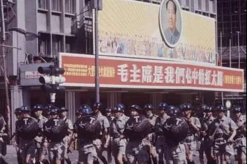 【振奋】香港纪念毛主席诞辰128周年，这里也有过红色的海洋！