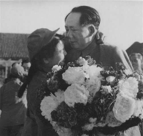 红墙摄影师眼中的毛泽东:幽默风趣,平易近人