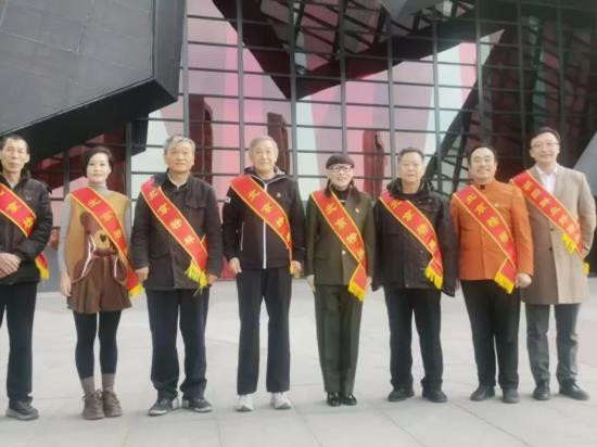 今天的日子,就是73年英烈们心中向往并为之奋斗流血的日子,英烈们的愿望得以实现,可以告慰英烈们的在天之灵。