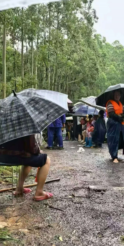 耗资4亿多次改造,六蓝水库仍漫顶溃堤,有村民称约2000人困山上超30小时