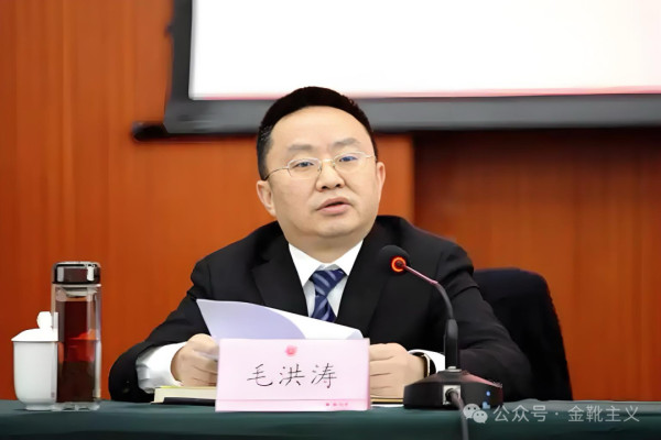 学术造假、数据篡改、不当署名、压榨学生、精神控制——共同指向了一个核心问题：为什么在高校中，导师的权力会如此之大？