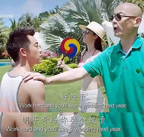 一边是被压榨生命的95后,一边是被剥夺生计的65后——最终在双向剥取之间完成利润双收的,只能是庞大的资本,立于不败之地。