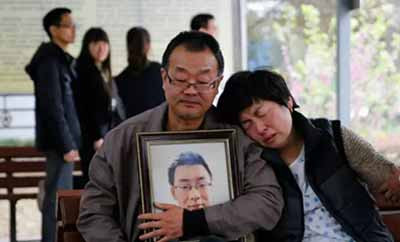 人类是一个了不起的种族，他们建立了辉煌的文明，但这文明似乎并不是属于每个人;他们研发了先进的技术，但这技术似乎也不是服务于每个人，而是用这技术，从多数人身上吸血，去把少数人养的更肥。