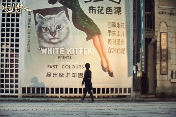 个人一定是无法脱离社会的，看上去个人能把握命运，实际上却是个人的命运被社会所左右。