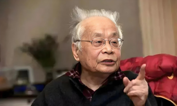 7月15日，西北大学和中国人民大学前后脚甩通报，蒋方舟、贾浅浅两位"文坛星二代"的硕士学位，一天之内全撤了。
