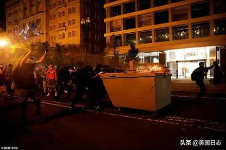 让我们重温上世纪六十年代毛泽东主席支持美国黑人抗暴斗争的声明，认清本质，坚定决心，鼓舞斗志，行动起来，给予美国人民反抗种族歧视的正义斗争以强大的声援！