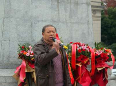 武汉人民纪念毛主席诞辰132周年活动在武汉剧院举行(图片新闻)