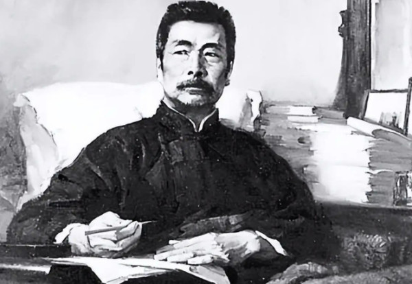 九十年了，有人把鲁迅挂在墙上，却把他的魂丢了。鲁迅文学奖，办的是一场名为“文学”的庙会，发的是“感恩”与“励志”的糖果，唯独没有鲁迅那一刀见血的清醒。这是背叛，令人深思