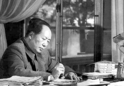 今就毛泽东的哲学思想“一分为二”谈几个问题：一、“一分为二”与辩证法“矛盾规律”、“对立统一规律”完全是用一语。二、“一分为二”与“合二而一”。