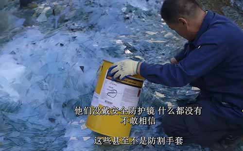 在资本全球流动的时候，更大地区范围乃至全世界范围的工人们联合就成为大势所趋，工人们需要这样联合起来对抗资本主义制度，砸碎施加在他们身上的枷锁，只有这样，工人们才能在与资本的斗争中取得最终的胜利。