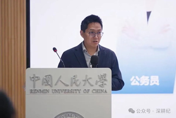 对于今天的青年而言,真正重要的不是放弃读书,而是摆脱幻想。既不要因为高考失利而否定自己,也不要因为考上名校就产生优越感。既要努力学习,也要看清现实。既要追求个人发展,也要认识到自己与广大劳动群众共同的命运。