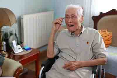 他是全球第一位惯性导航博士，101岁获“七一勋章”！