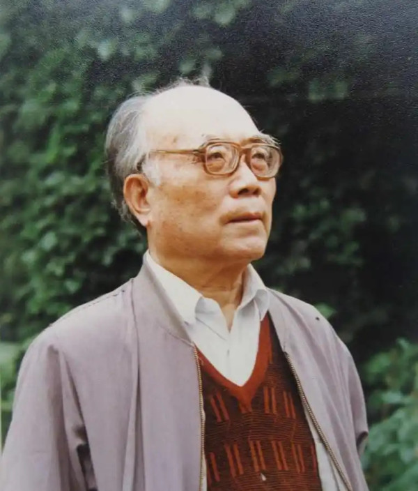 七十五年前的四月十一日,《人民日报》头版发表了《谁是最可爱的人》。作家魏巍由此名满天下,红杨树扎根革命,坚持斗争的一生也从此注定。
